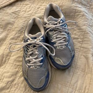 BROOKS DNA MOGO RUNNING SHOES - size 7.5